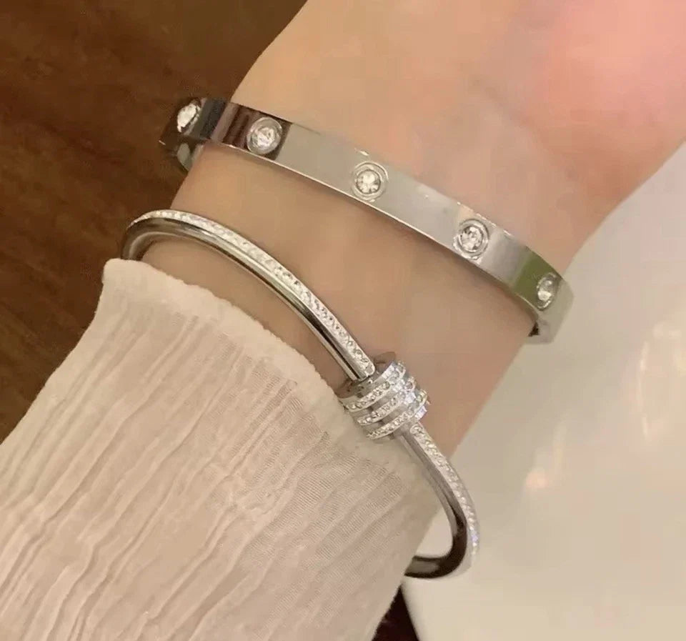 Simple Women’s Minimalist Bangle Bracelets – 2PCS Fashion Jewelry Set